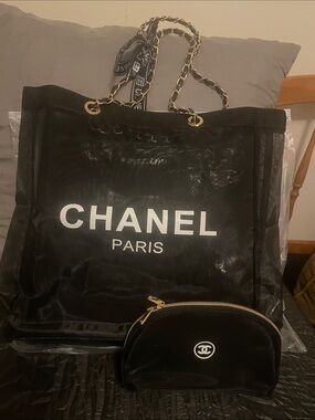 GWP Black Mesh Tote with Chain-Strap and Matching Cosmetic Pouch